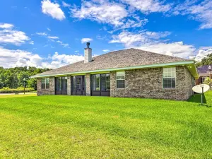 บ้านริมน้ำ Pensacola พร้อมห้อง Florida!