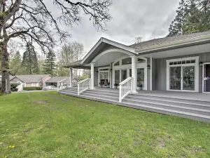 Contemporary Tacoma Cottage w/ Deck & Pond!