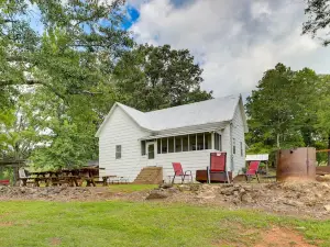 2 Mi to Lake: Lineville Farmhouse w/ Fire Pit