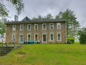 Historic Home on Farm, 15 Mi to Williamsport!