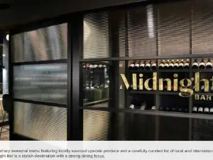 Midnight Luxe 2Br 2Bath 2Car 528 in the Heart of Braddon Pool Sauna Gym Secure Parking Wifi Wine