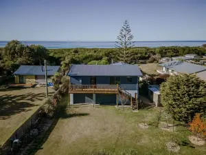 Omaru Beach House