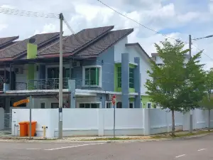 ImpianaCasa Kluang Guesthouse (Muslim Friendly)