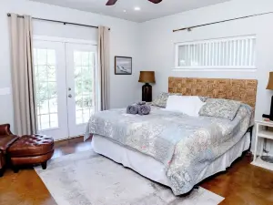 Cozy cabin on Fort Gibson Lake. Pet-Friendly!