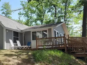 LAKEFRONT COTTAGE