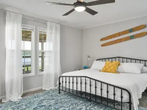 PJinx and Grace Peaceful Lake front 3BR/2ba
