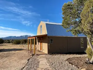 Spectacular Views - Artist Barn on the Turquoise Trail