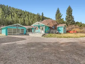 Geodesic Dome with Private Game Room and Tiny Home - Stunning Mountain Retreat