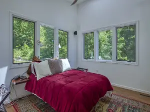 Private Waterfalls, Creek, Firepit, Hot Tub, Hiking & Level II Charging