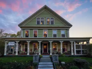 Captain Freeman Inn