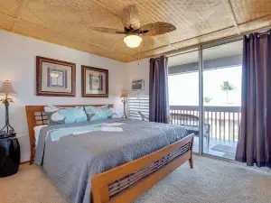Kailua-Kona Condo Steps to Beach and Downtown!