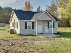 ที่พัก Blackstone ที่น่าสบาย <2 ไมล์ถึงภายในเมือง!