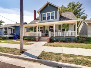 Missouri Retreat w/ Deck, Grill & Shuffleboard!