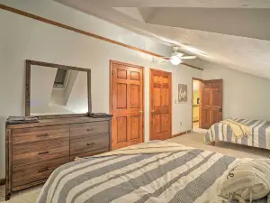 ที่พักที่กว้างขวางใน Oneida พร้อมห้องเกม!