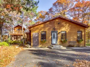 Spacious Cabin on Cross Lake Treehouse and Sauna!