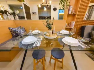 The Luxury Lounge