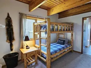 Bear Mountain Lodge