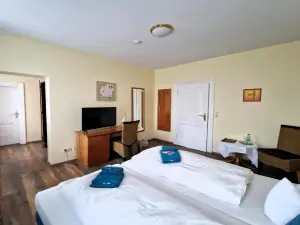 Hotel Fährhaus Niederkleveez