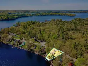 Cozy Lakefront Cottage - 2 docks, grill & fire pit.  Fishing, hiking, hunting!