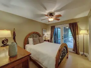 Beautiful & Private Riverfront, TOAD HALL ONE!