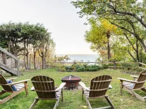 Artists' Beachfront Chalet 3 bedrooms