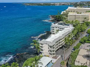 Oceanfront Pool and Balcony Views - Luxurious Romantic Retreat