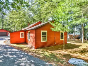 Charming, lakefront home with a gas fireplace, docks, firepit, & full kitchen