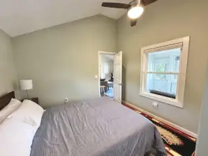 Charming cottage with beach access, a grill, dock, & nearby golf
