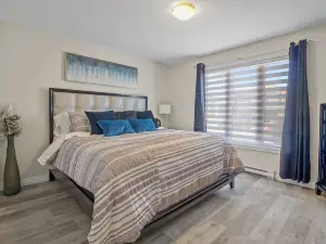 Executive cozy home with 3 beds, work station & gym