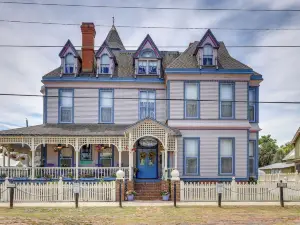 Grand Gables: Home 1 Block to St Johns River