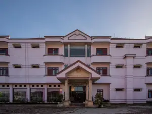 RedDoorz Near Silangit International Airport