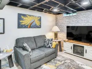 2 Mi to Lake Michigan Family-Friendly Home