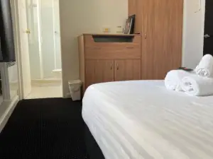 สตาร์ บาร์ คาเฟ แอนด์ โรงแรม