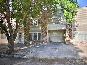 Main Street Townhome - 12 Miles to Bear Lake!