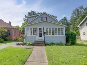 Welcoming Willoughby Home 1 Mi to Historic Dtwn