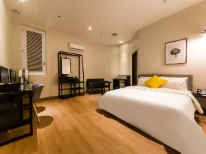 Yellow 8 Hotel