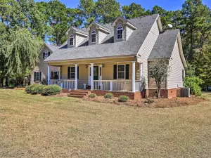 Idyllic Hawkinsville Retreat Large Fire Pit!