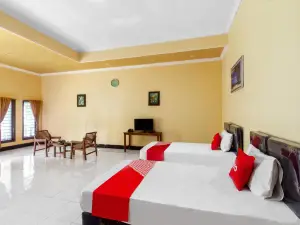 Capital O 93391 Golden Manggis Hotel Near Smkn 1 Lingsar