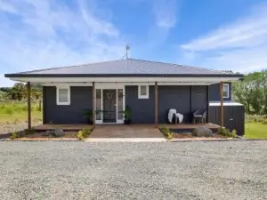 Kaiwaka Home in rural location - 15min from beach!