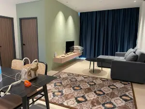Roxy Sematan Apartment Room C211