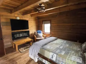 New Lakefront Log Cabin & Private Dock