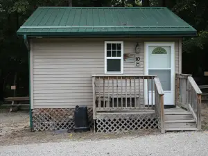 Cedar River Ranch Studio Cabin # 10 near beautiful Cedar River.