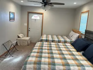 PRIME LOCATION- 6 Mile Bay Centrally located for hunting/fishing.