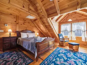 Charming Wooded Retreat - Close to Mirror Lake