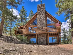 Quiet Guffey Getaway w/ Private Deck, Pond & Canoe