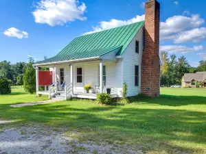 Tranquil Cottage in Virginia Countryside w/ Pond!