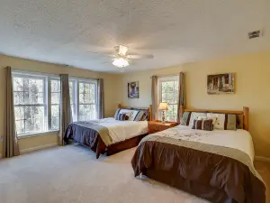 Close to DT Asheville and Cozy Amenities - Charming Sanctuary