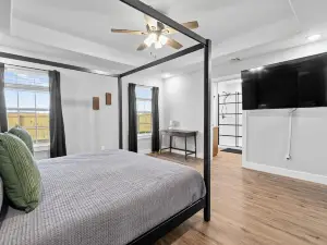 Azalea Street Retreat - Family Friendly