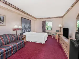 Super 8 by Wyndham Ambassador Bridge Windsor on