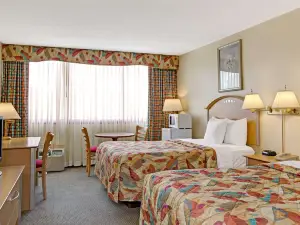 Days Hotel by Wyndham East Brunswick Conference Center